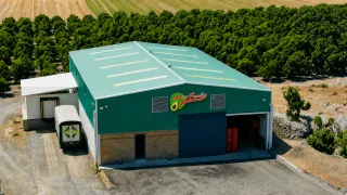 Fachada de la empacadora de aguacate Mexfrut en Zapotiltic, Jalisco