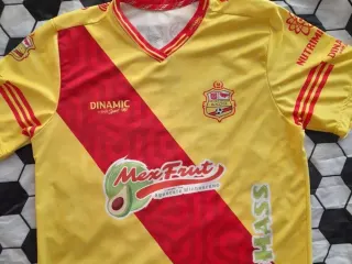 Jersey del equipo patrocinado por Mexfrut y EuroHass