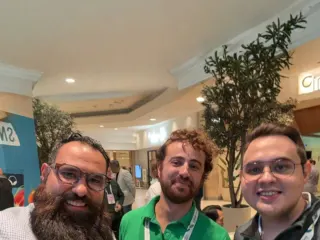 Luis García con representantes de empresas del sector durante IFPA 2025