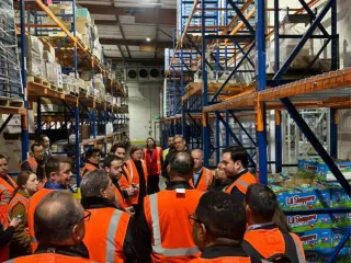 Recorrido guiado por el centro de distribución refrigerado con los asistentes a IFPA 2025