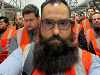 Luis García, CEO de Mexfrut, durante el recorrido por el centro de distribución en IFPA 2025
