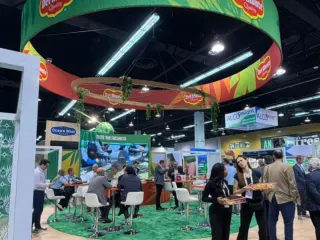 Stand de Del Monte en el piso de exhibición de The Global Produce & Floral Show 2025