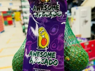 Malla de aguacate Hass en presentación de marca para retail