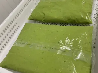 Bolsas de guacamole terminado en cámara de congelación